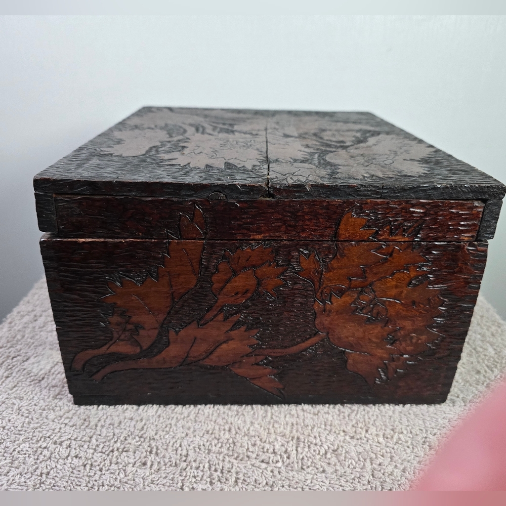 Vintage Pyrography Box - Picture 5 of 12
